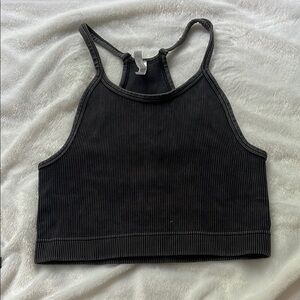 Zenana Outfitters Black Crop Tank Top Fitted says a large fits me like a small